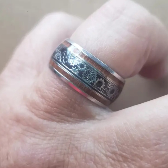 New Stainless steel woodgrain 8mm Steam punk gears ring - Picture 5 of 6